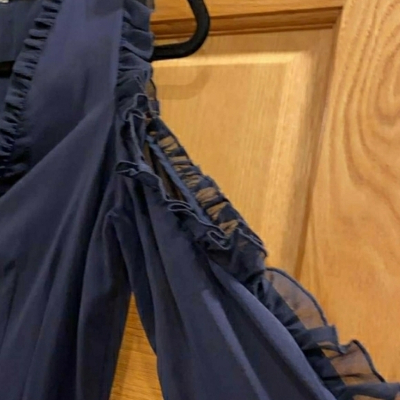 Alice÷Olivia Claude V-Neck Cold Shoulder - Picture 5 of 8